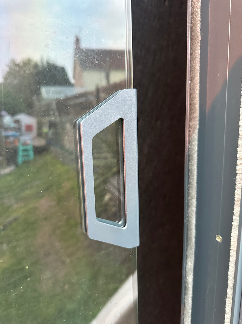 Cargue la imagen en el visor de la galería, Pérgola Titan Plus LED 6m x 3m Rectangular Aluminio Motorizada Gris
